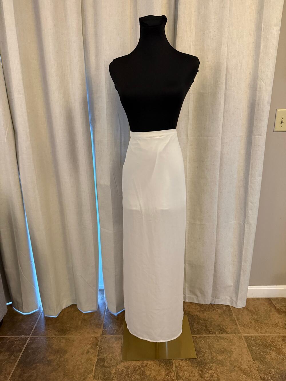 Sheer White Skirt By Divided Size 12